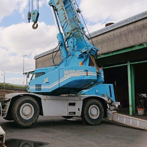 XE CẨU BÁNH LỐP 26 TẤN KOMATSU LW250-5